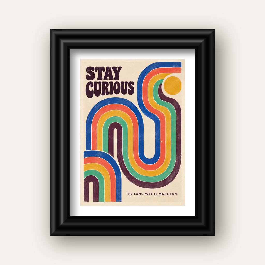 Retro Soyut Desenli Motivasyon Poster: Stay Curious — siyah galeri çerçeveli paspartulu