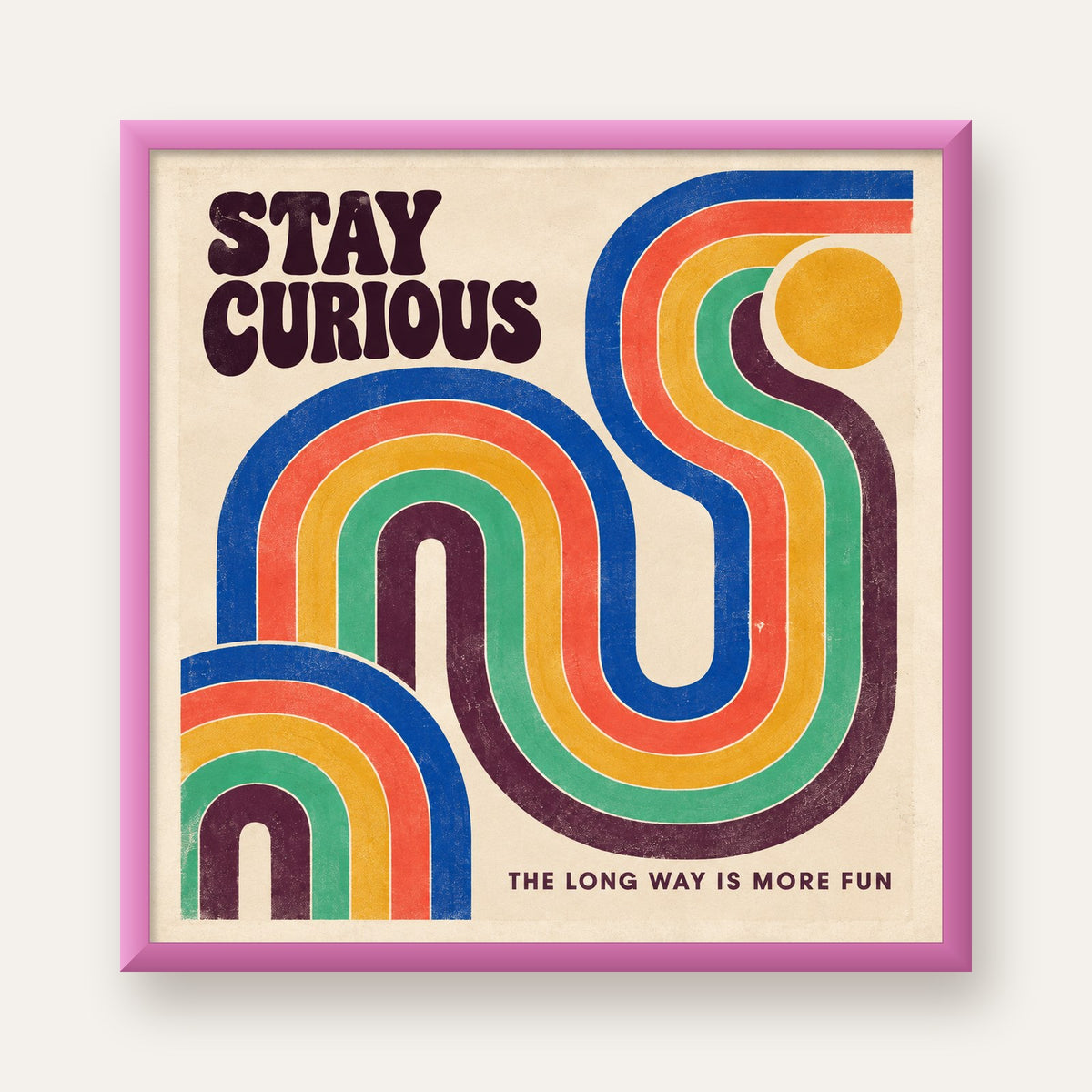 Retro Soyut Desenli Motivasyon Poster: Stay Curious — pembe çerçeveli