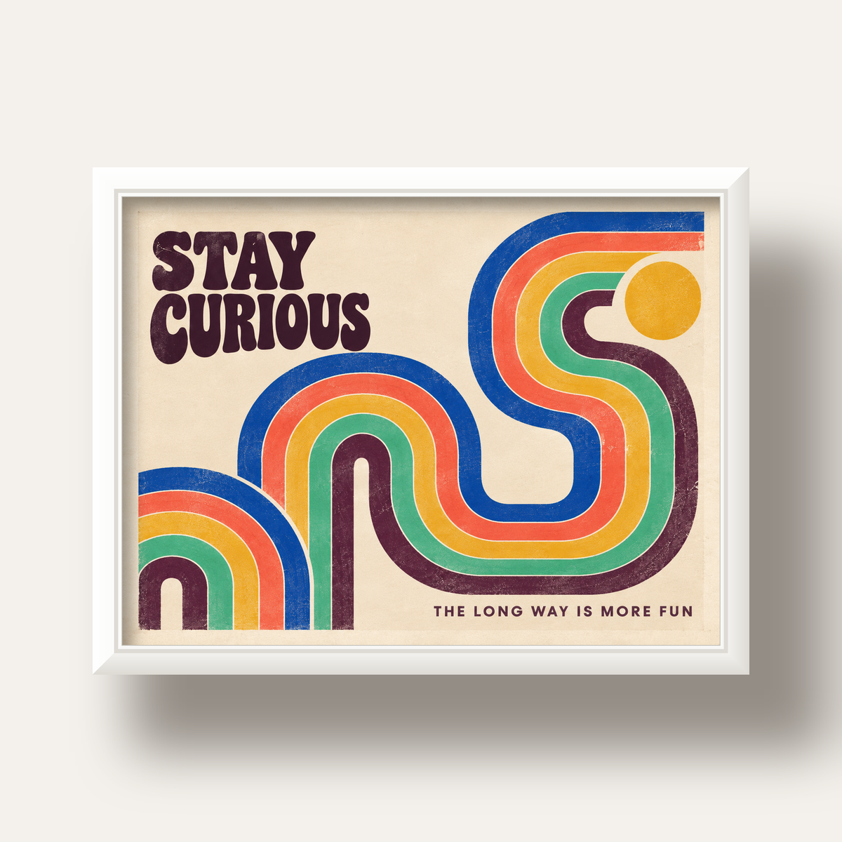 Retro Soyut Desenli Motivasyon Poster: Stay Curious — beyaz derin çerçeveli