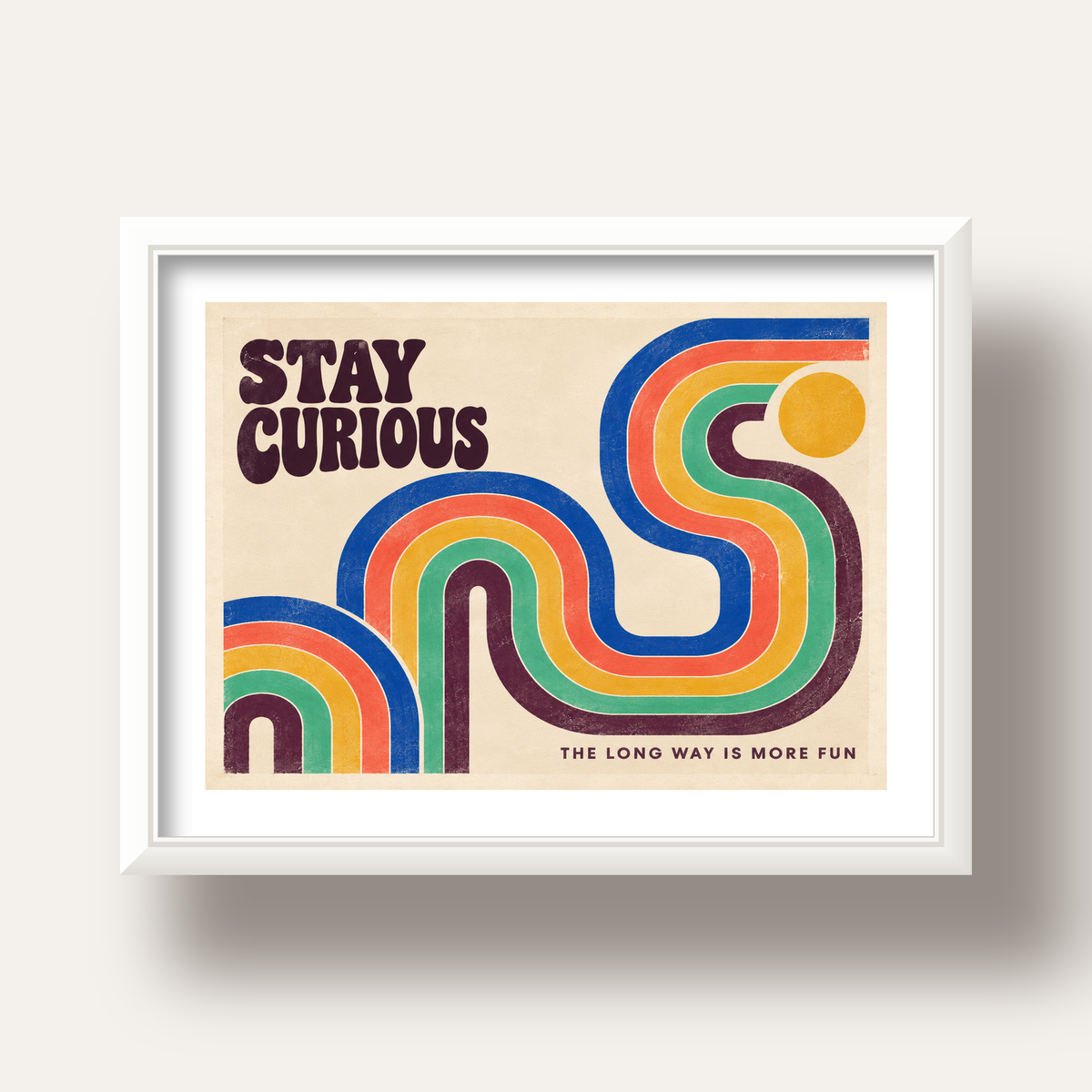 Retro Soyut Desenli Motivasyon Poster: Stay Curious — beyaz derin çerçeveli paspartulu