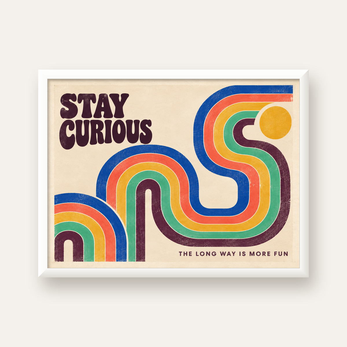 Retro Soyut Desenli Motivasyon Poster: Stay Curious — beyaz çerçeveli yatay poster