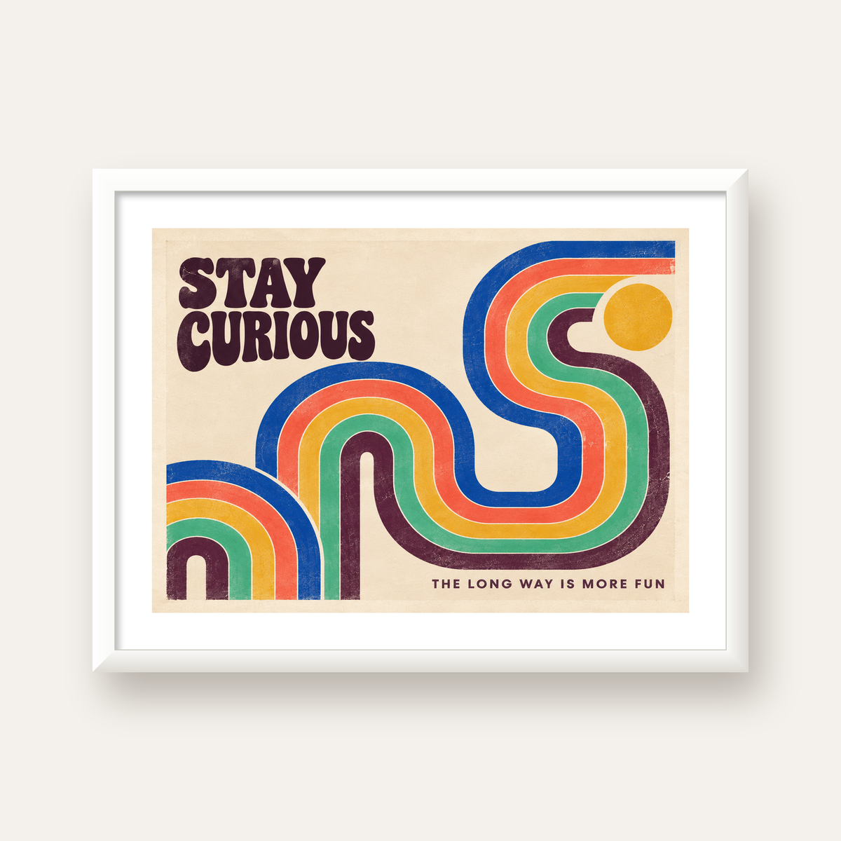 Retro Soyut Desenli Motivasyon Poster: Stay Curious — beyaz çerçeveli yatay poster