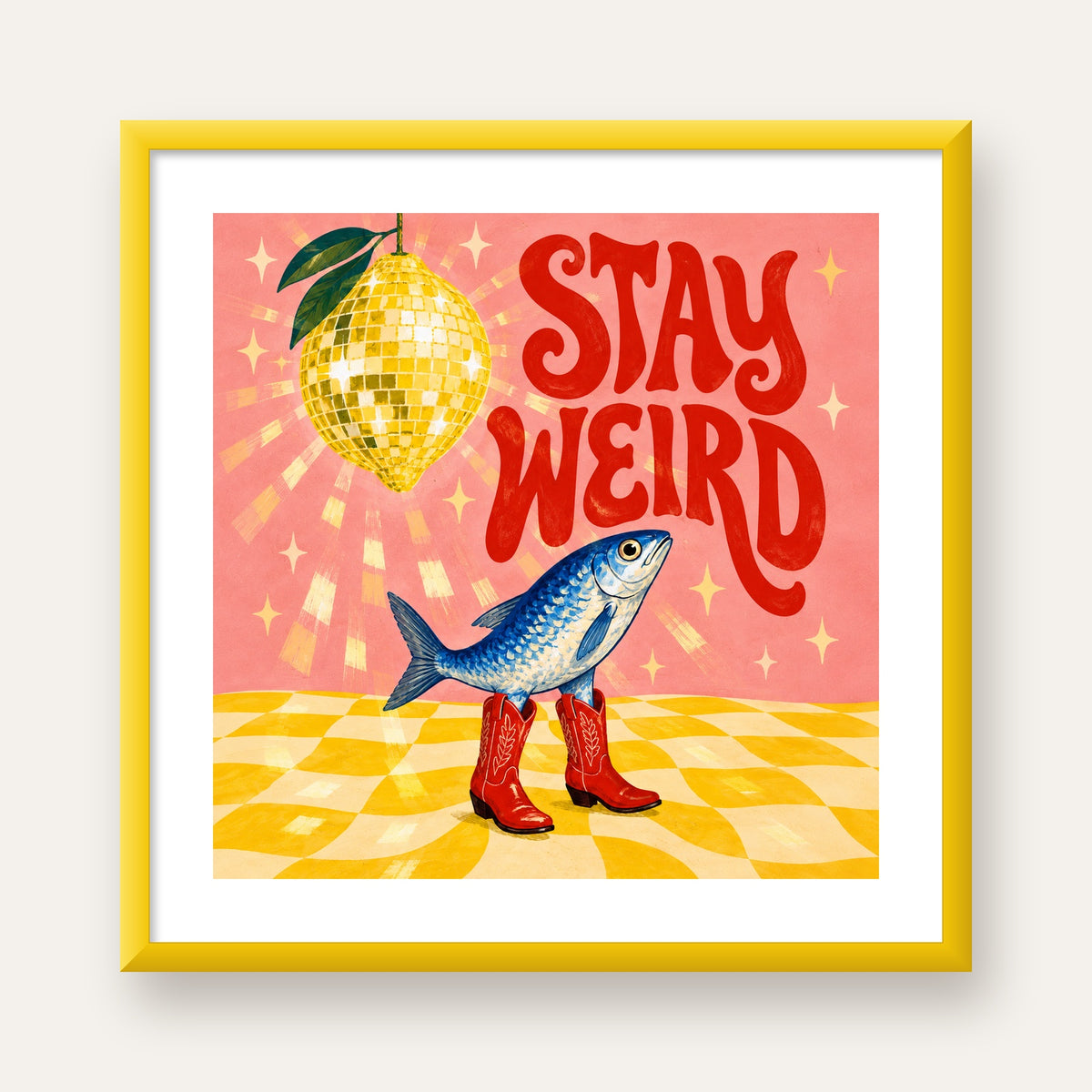 Tuhaf Balık & Limon Diskoküre Poster – Stay Weird İllüstrasyon — sarı çerçeveli paspartulu