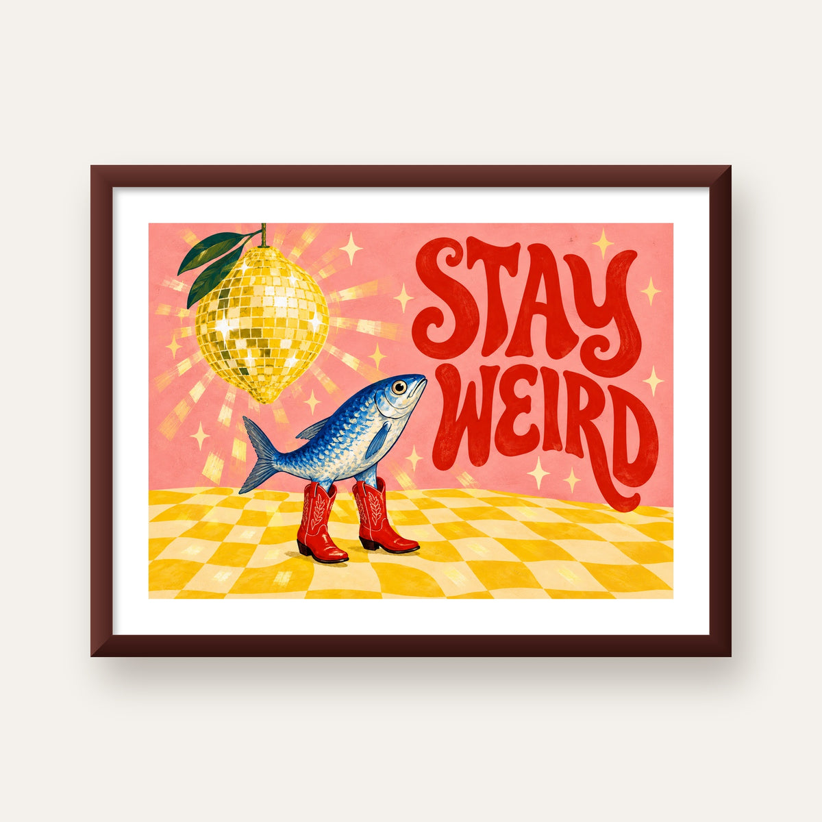 Tuhaf Balık & Limon Diskoküre Poster – Stay Weird İllüstrasyon — ceviz çerçeveli paspartulu