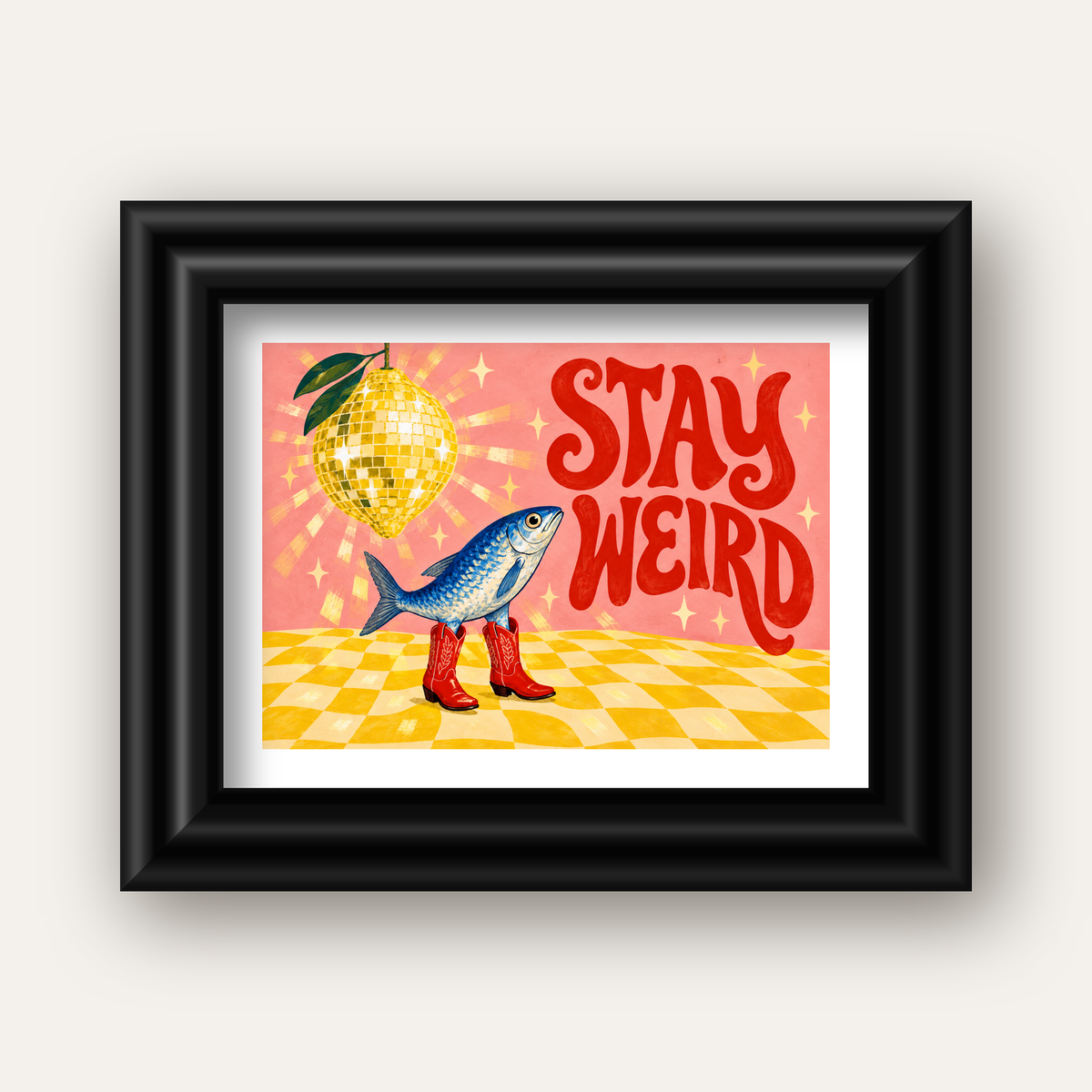 Tuhaf Balık & Limon Diskoküre Poster – Stay Weird İllüstrasyon — siyah galeri çerçeveli paspartulu
