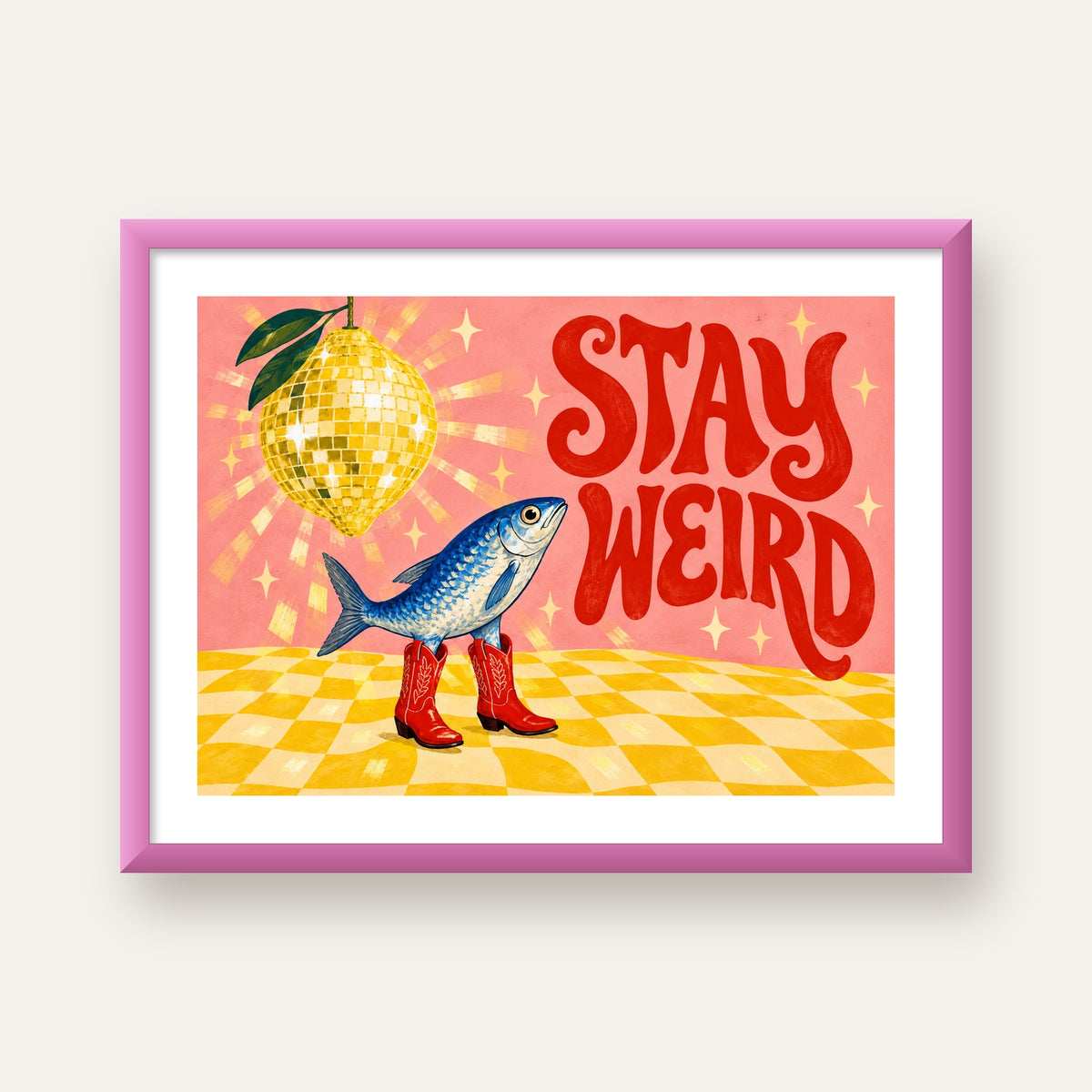 Tuhaf Balık & Limon Diskoküre Poster – Stay Weird İllüstrasyon — pembe çerçeveli paspartulu