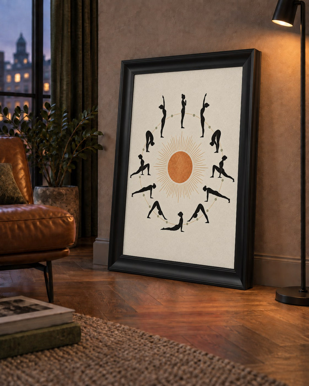 Güneş Selamı Döngüsü Yoga Poster — çerçeveli hâliyle bir ev duvarında