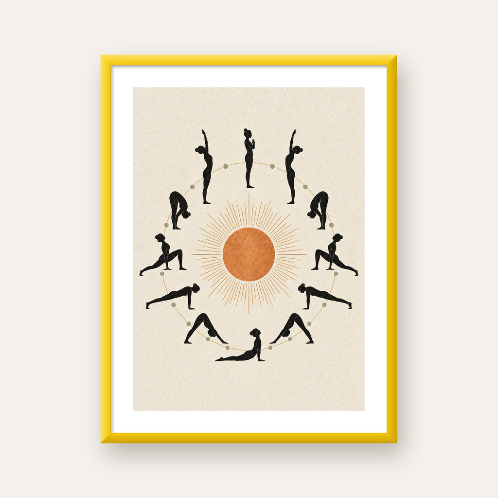 Güneş Selamı Döngüsü Yoga Poster — sarı çerçeveli paspartulu