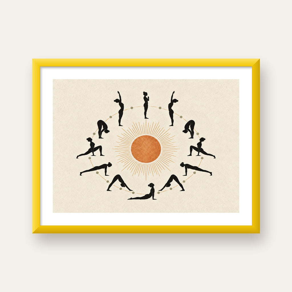 Güneş Selamı Döngüsü Yoga Poster — sarı çerçeveli paspartulu