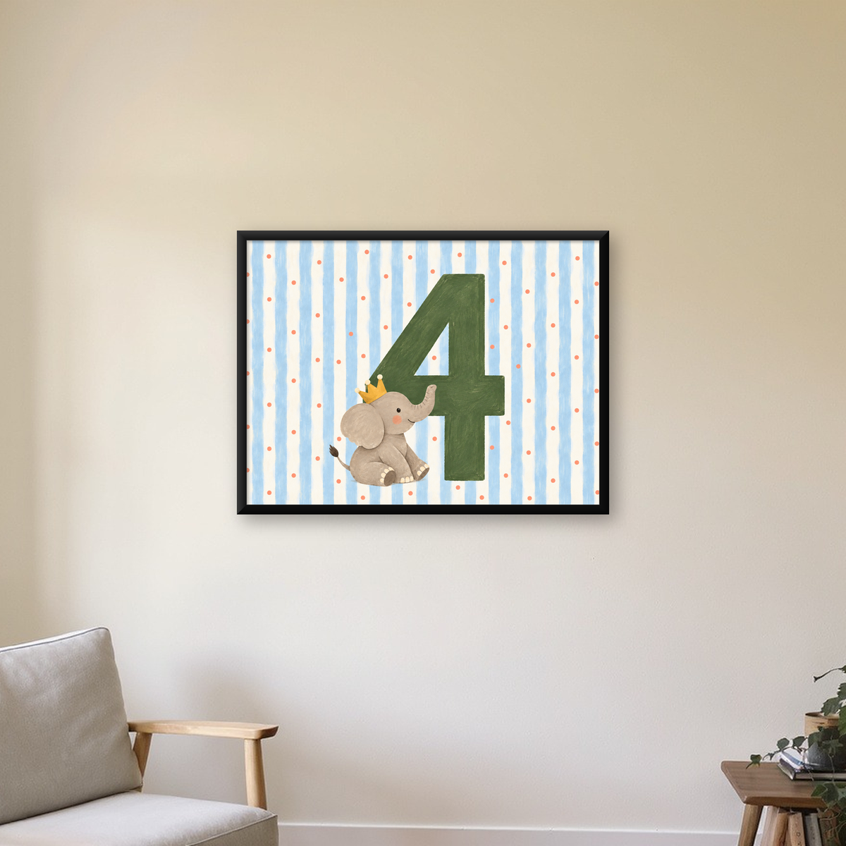 Fil ve 4. Yaş Temalı Sevimli Çocuk Odası Poster Sanatı — Yatay baskı, çerçeveli hâliyle bir ev duvarında