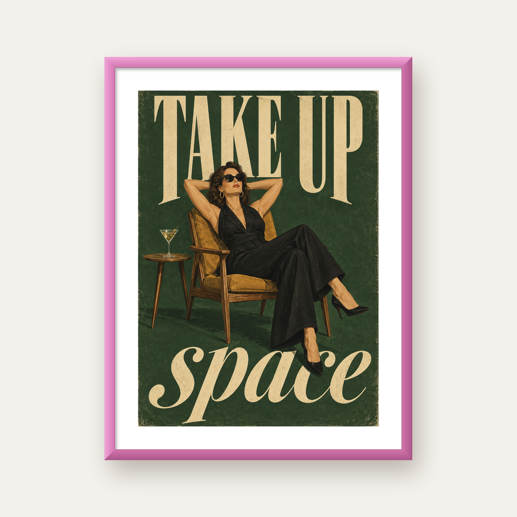 Retro Güçlü Kadın Poster – Motivasyon ve İlham Kaynağı — pembe çerçeveli paspartulu