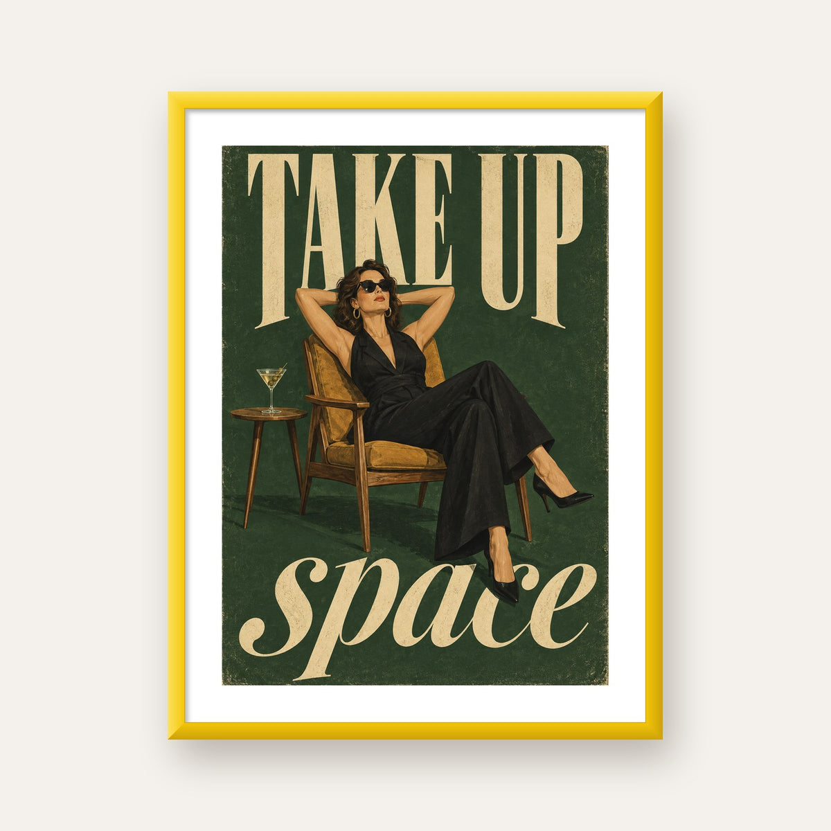 Retro Güçlü Kadın Poster – Motivasyon ve İlham Kaynağı — sarı çerçeveli paspartulu