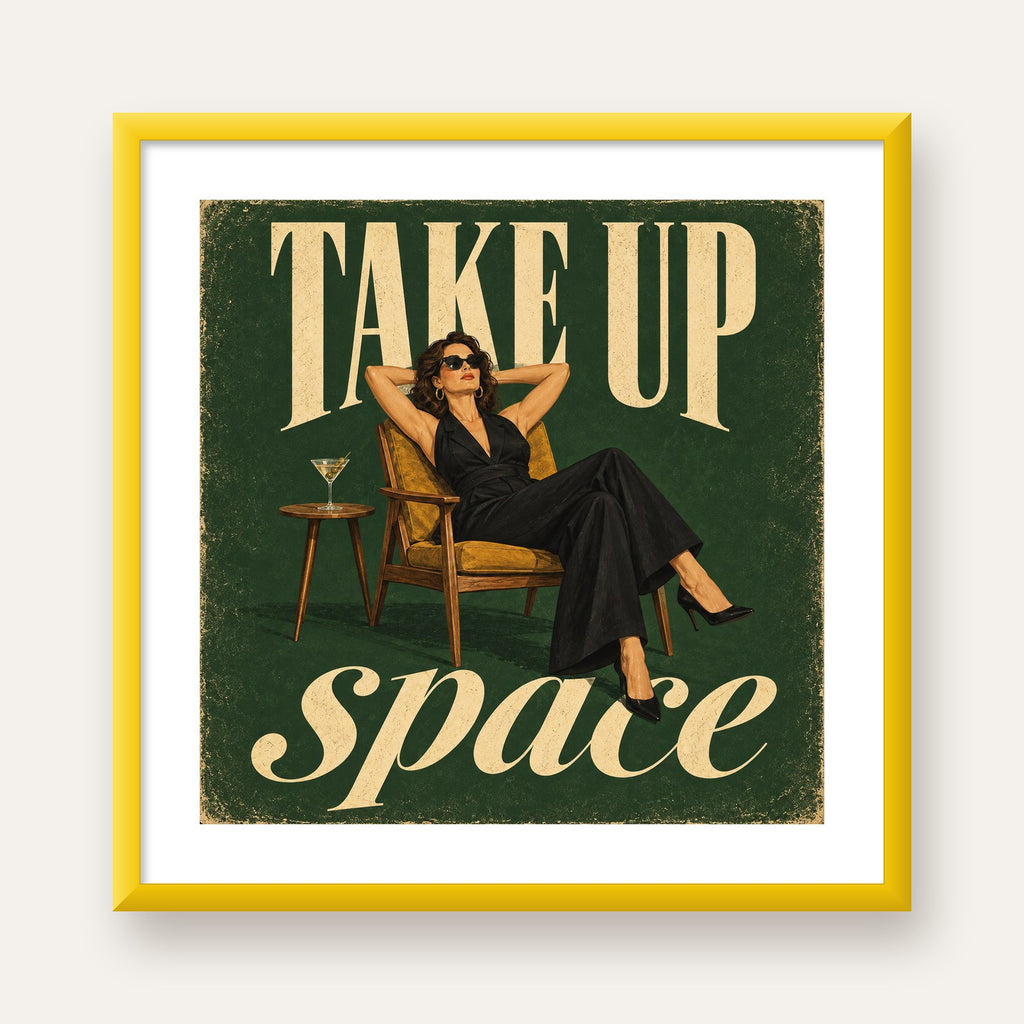 Retro Güçlü Kadın Poster – Motivasyon ve İlham Kaynağı — sarı çerçeveli paspartulu