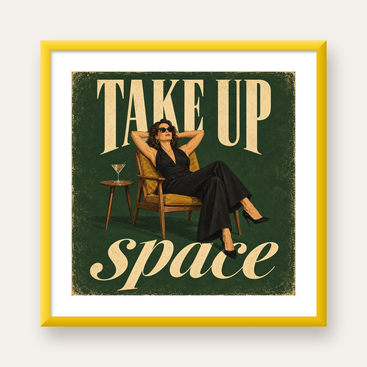 Retro Güçlü Kadın Poster – Motivasyon ve İlham Kaynağı — sarı çerçeveli paspartulu