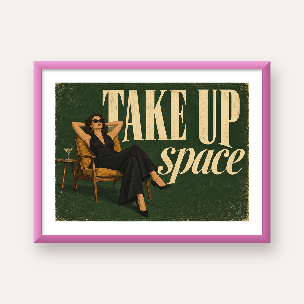 Retro Güçlü Kadın Poster – Motivasyon ve İlham Kaynağı — pembe çerçeveli paspartulu