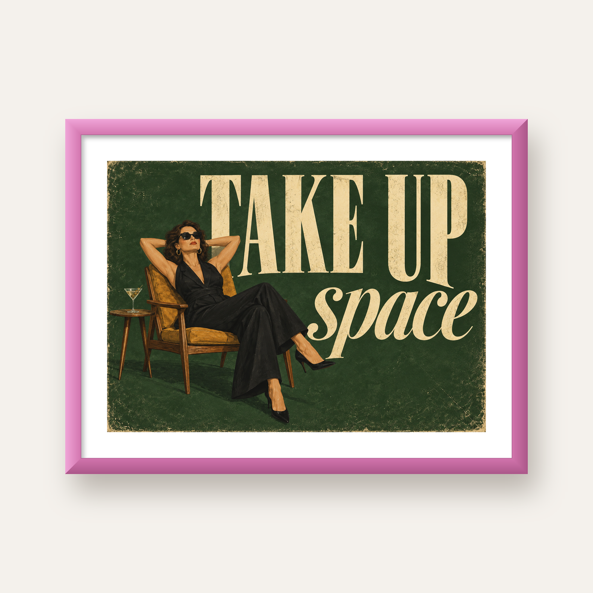 Retro Güçlü Kadın Poster – Motivasyon ve İlham Kaynağı — pembe çerçeveli paspartulu