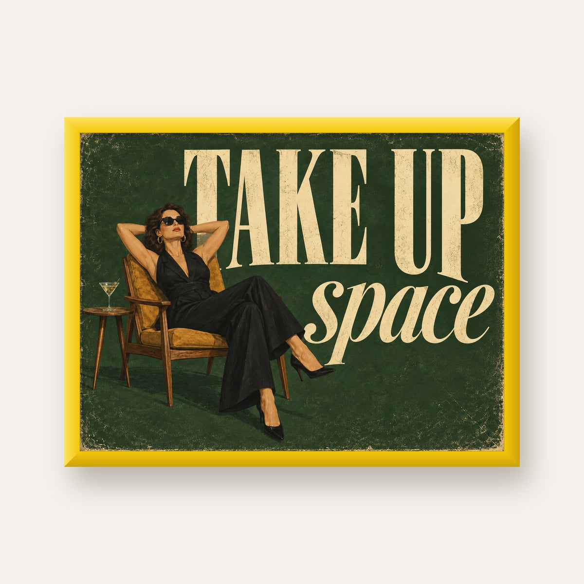 Retro Güçlü Kadın Poster – Motivasyon ve İlham Kaynağı — sarı çerçeveli