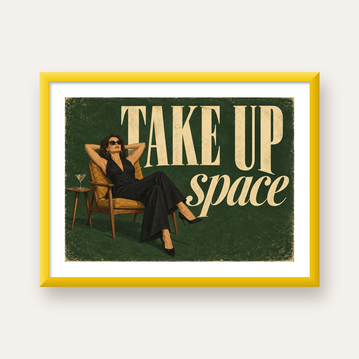 Retro Güçlü Kadın Poster – Motivasyon ve İlham Kaynağı — sarı çerçeveli paspartulu