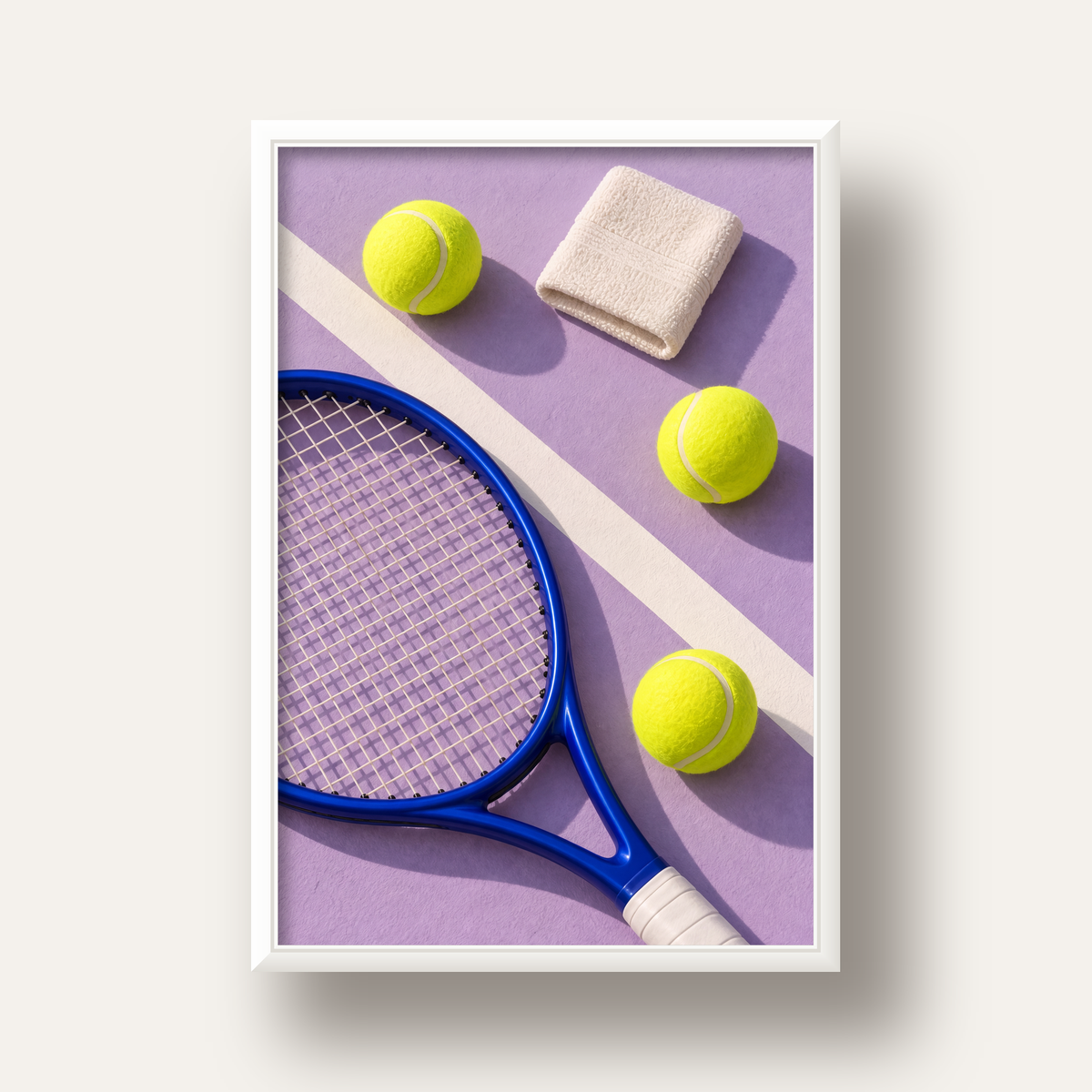 Minimalist Tenis Ekipmanları Poster – Mor ve Mavi Kompozisyon — beyaz derin çerçeveli
