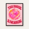 Pembe Disko Topu ve Eğlenceli Yazılı Retro Poster — Dikey baskı, düz siyah çerçeveli duvar posteri