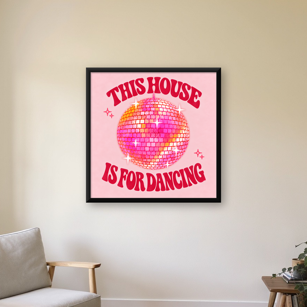 Pembe Disko Topu ve Eğlenceli Yazılı Retro Poster — Kare baskı, çerçeveli hâliyle bir ev duvarında