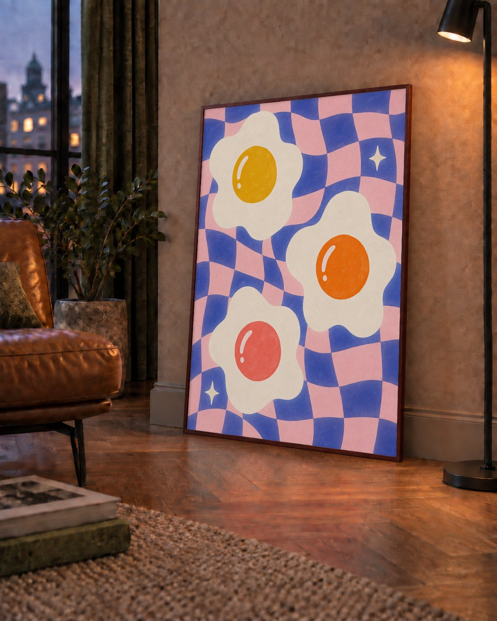 Renkli Yumurta ve Dalgalı Desenli Pop-Art Poster — çerçeveli hâliyle bir ev duvarında