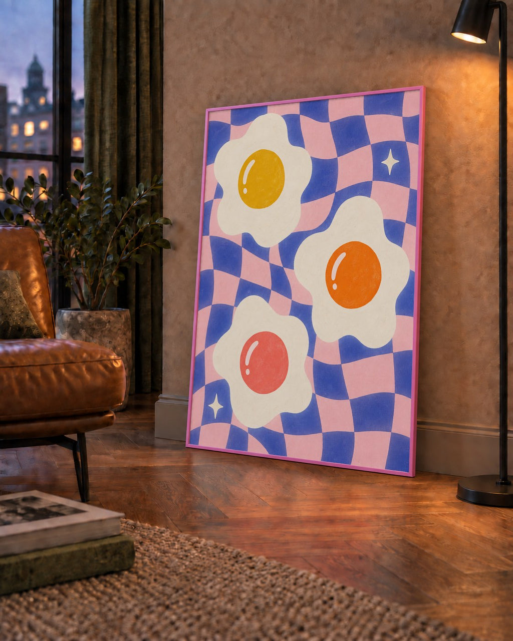 Renkli Yumurta ve Dalgalı Desenli Pop-Art Poster — çerçeveli hâliyle bir ev duvarında