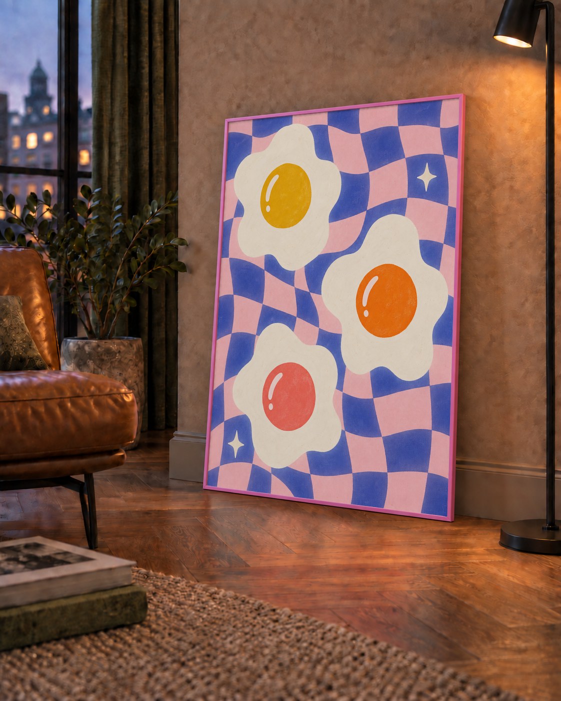 Renkli Yumurta ve Dalgalı Desenli Pop-Art Poster — çerçeveli hâliyle bir ev duvarında
