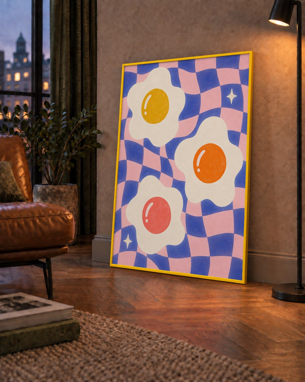 Renkli Yumurta ve Dalgalı Desenli Pop-Art Poster — çerçeveli hâliyle bir ev duvarında