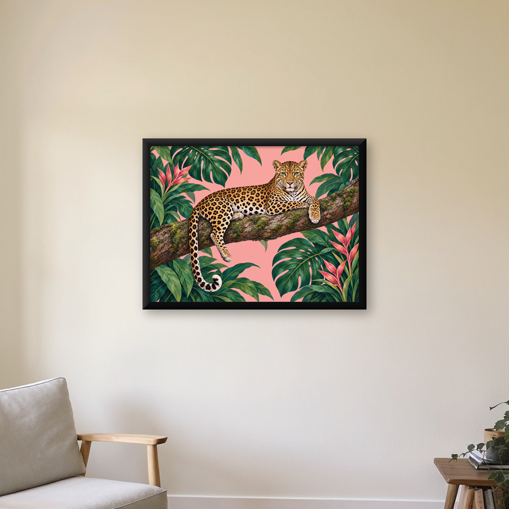 Tropikal Ormanda Jaguar Poster – Detaylı Sanat Baskısı — Yatay baskı, çerçeveli hâliyle bir ev duvarında