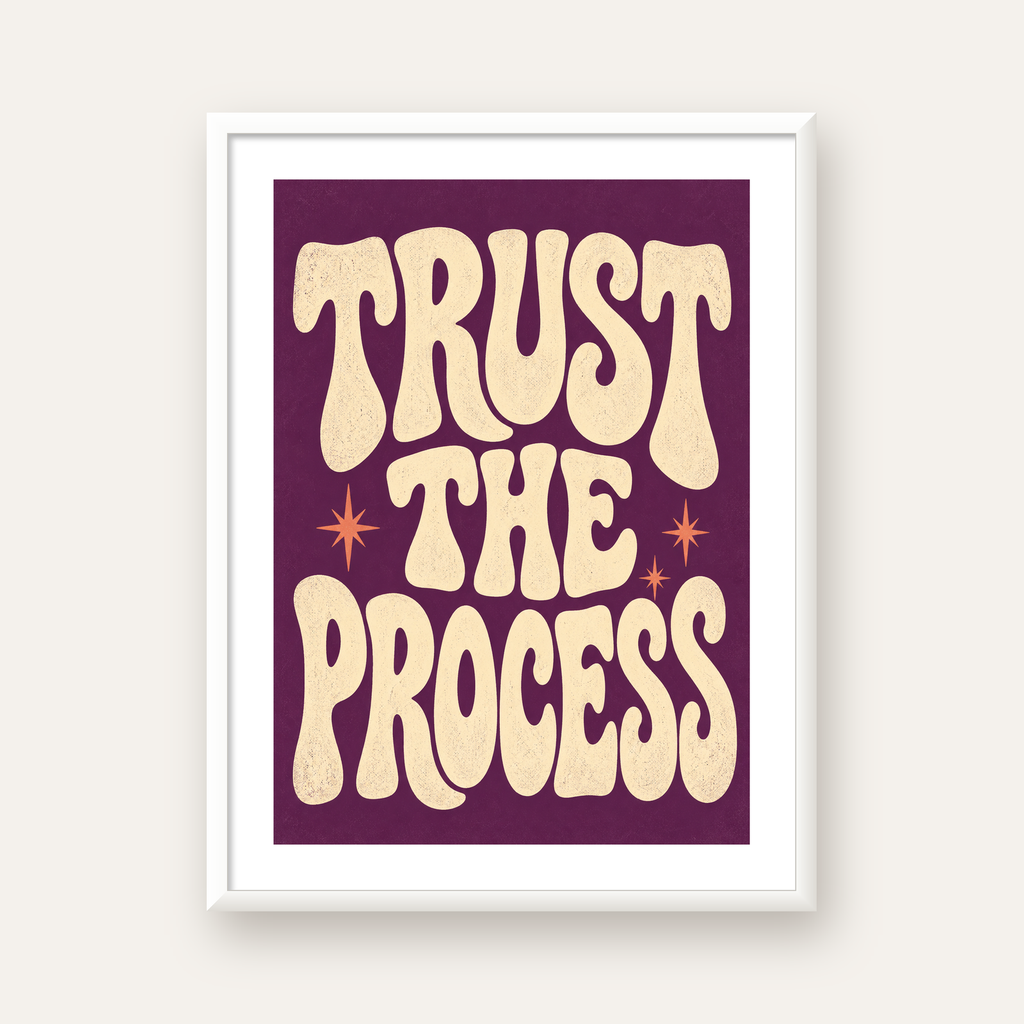 Retro Tipografi Motivasyon Posteri - Trust The Process — beyaz çerçeveli dikey poster