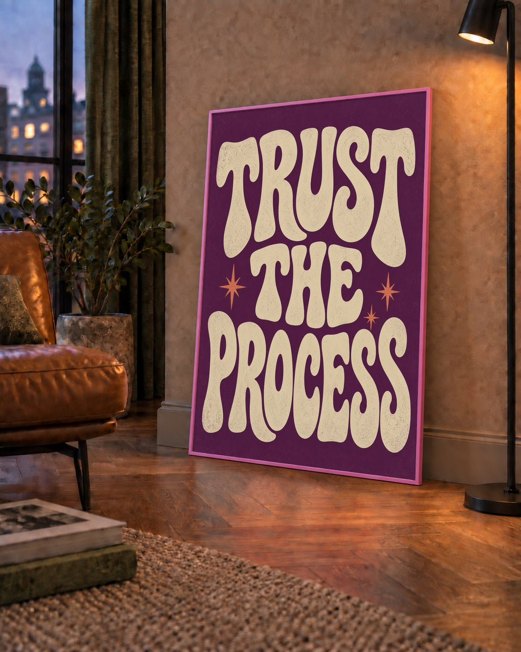 Retro Tipografi Motivasyon Posteri - Trust The Process — çerçeveli hâliyle bir ev duvarında