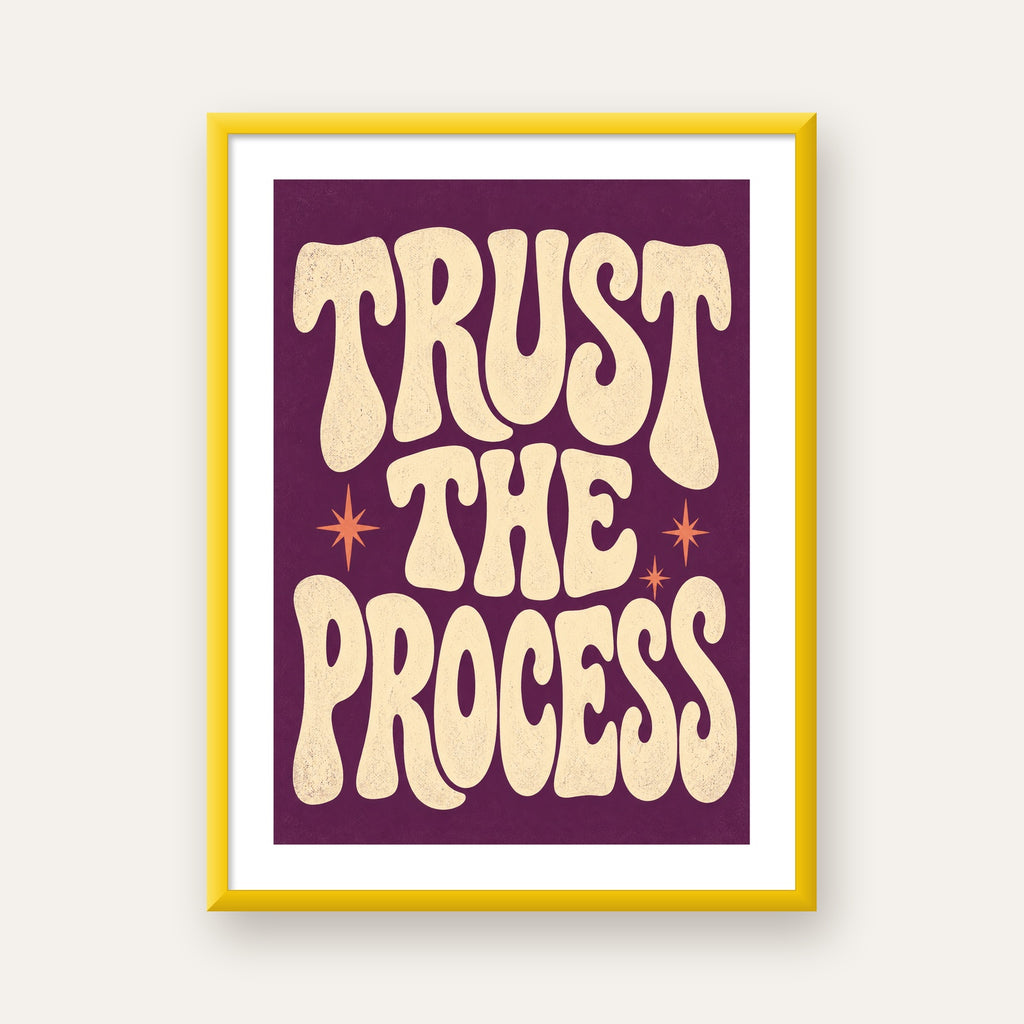 Retro Tipografi Motivasyon Posteri - Trust The Process — sarı çerçeveli paspartulu