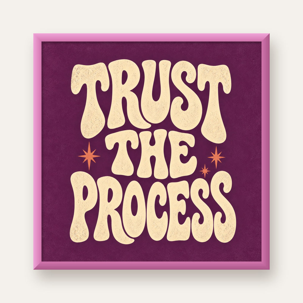 Retro Tipografi Motivasyon Posteri - Trust The Process — pembe çerçeveli