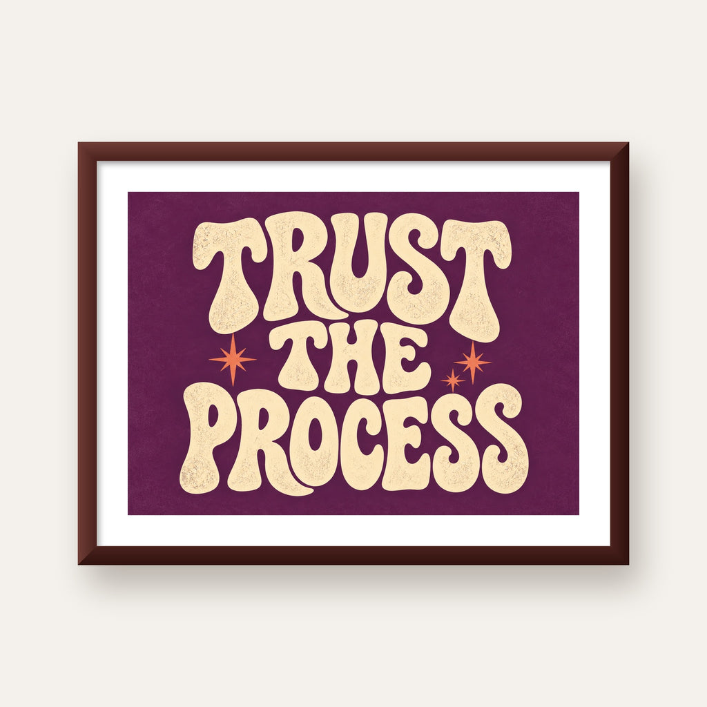 Retro Tipografi Motivasyon Posteri - Trust The Process — ceviz çerçeveli paspartulu
