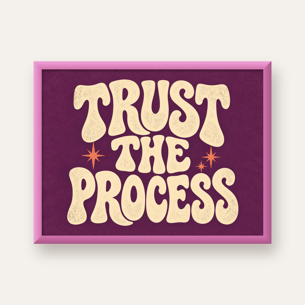 Retro Tipografi Motivasyon Posteri - Trust The Process — pembe çerçeveli