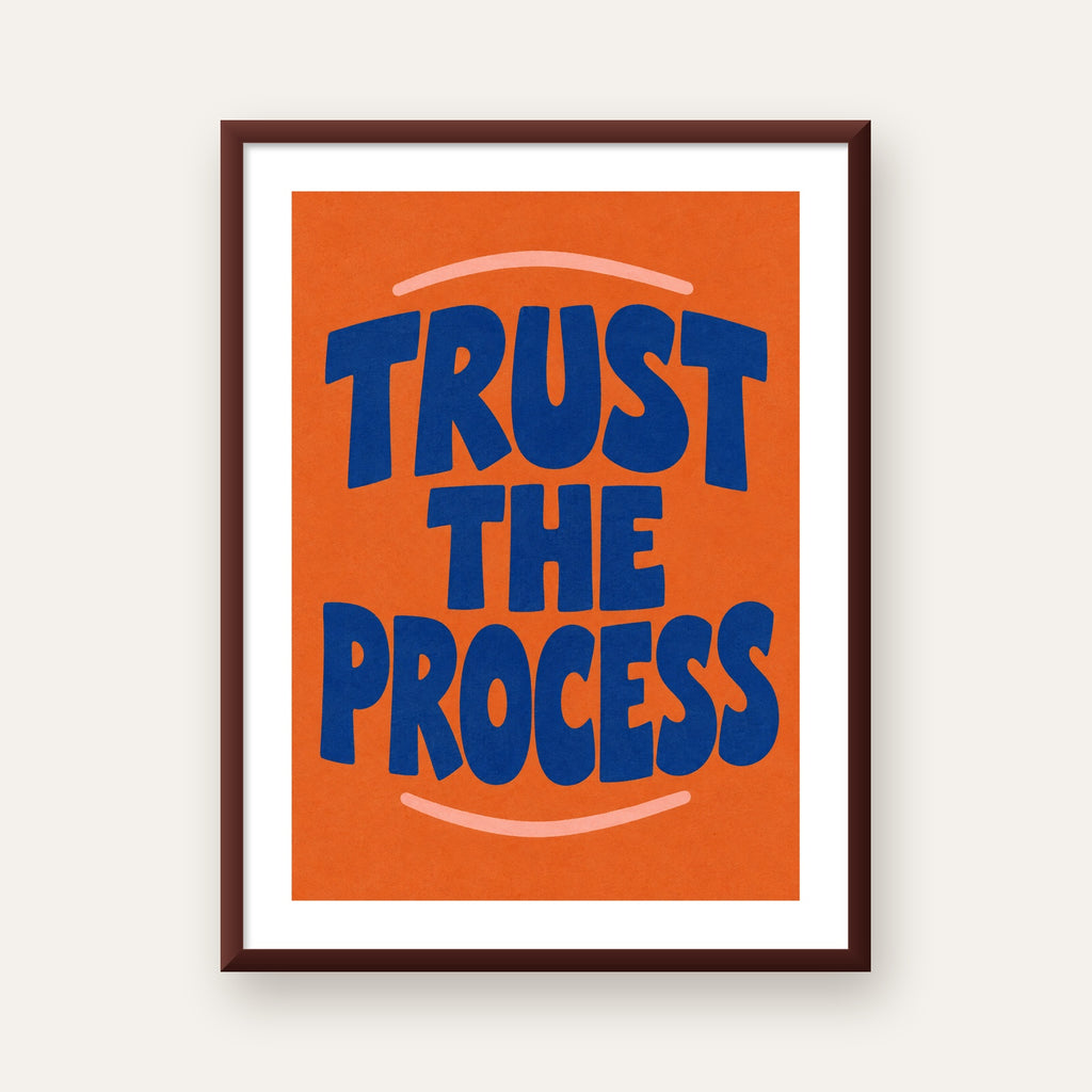 Trust The Process Poster – Motive Edici Tipografi Duvar Dekoru — ceviz çerçeveli paspartulu