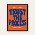 Trust The Process Poster – Motive Edici Tipografi Duvar Dekoru — Dikey baskı, düz siyah çerçeveli duvar posteri