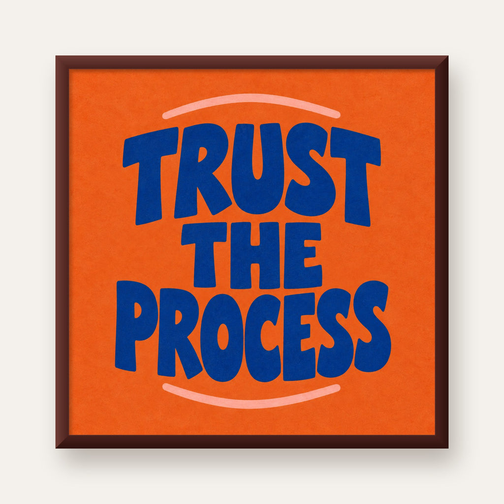 Trust The Process Poster – Motive Edici Tipografi Duvar Dekoru — ceviz çerçeveli