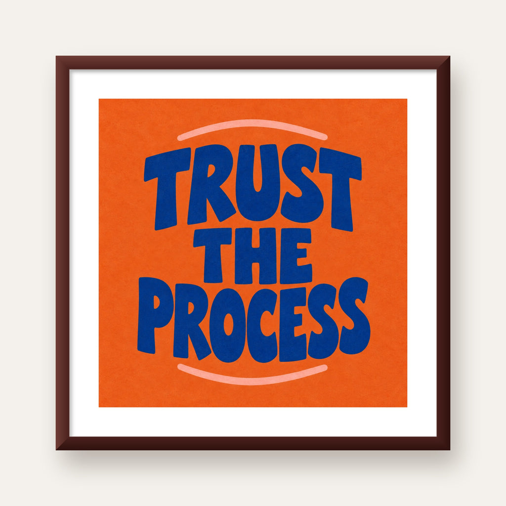 Trust The Process Poster – Motive Edici Tipografi Duvar Dekoru — ceviz çerçeveli paspartulu