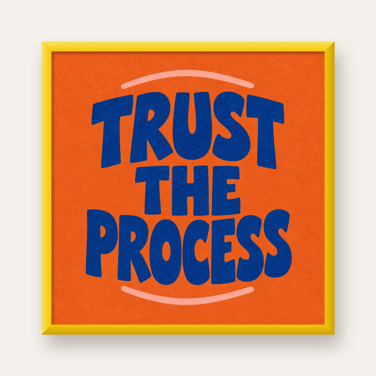 Trust The Process Poster – Motive Edici Tipografi Duvar Dekoru — sarı çerçeveli