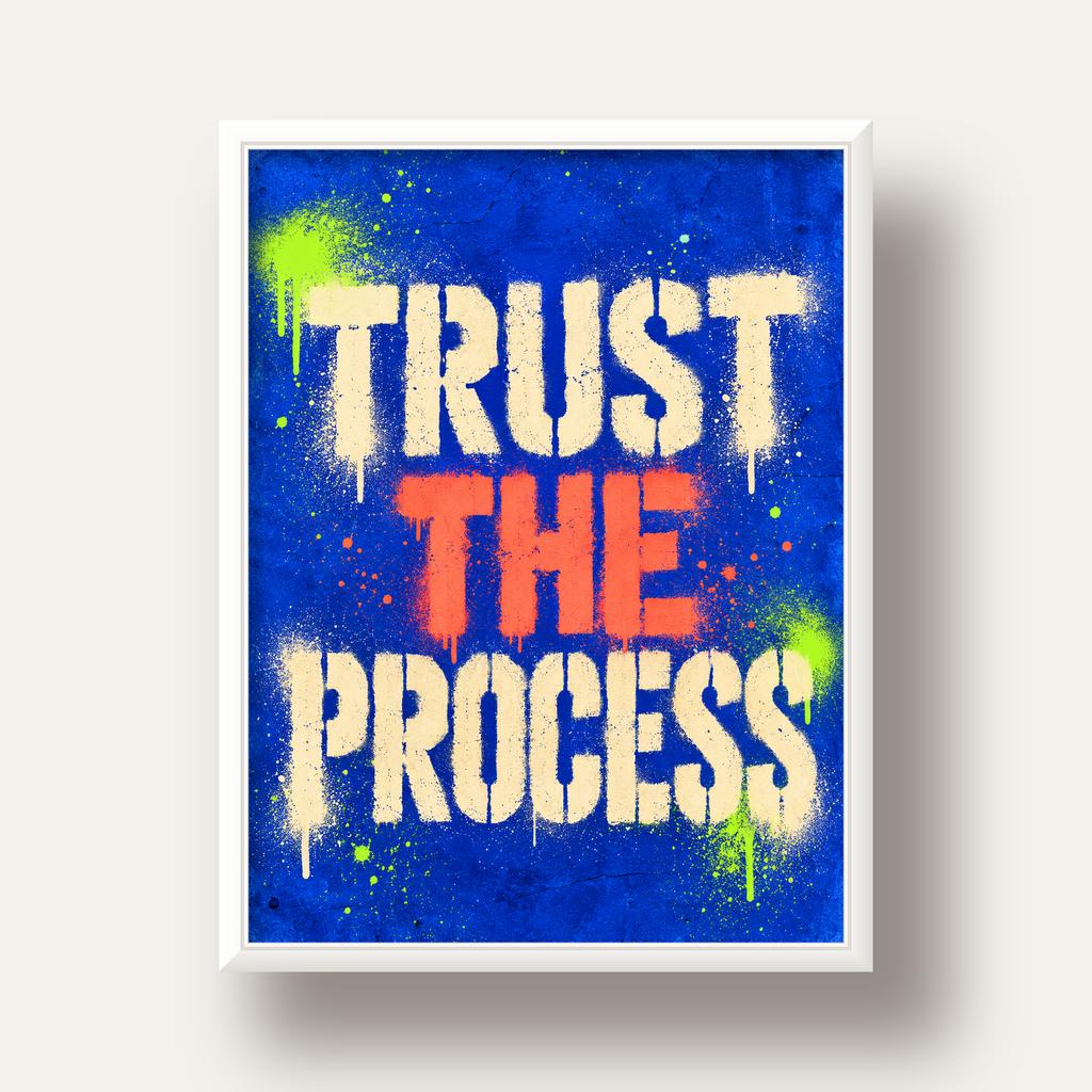 TRUST THE PROCESS Sözlü Graffiti Poster – Motive Edici Duvar Sanatı — beyaz derin çerçeveli