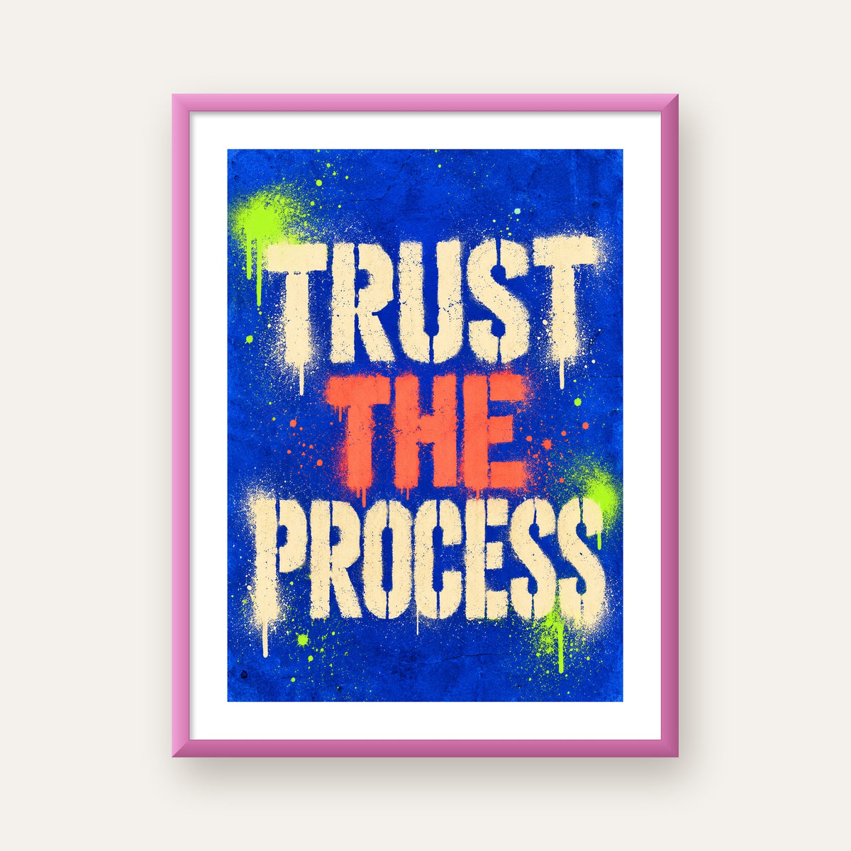 TRUST THE PROCESS Sözlü Graffiti Poster – Motive Edici Duvar Sanatı — pembe çerçeveli paspartulu
