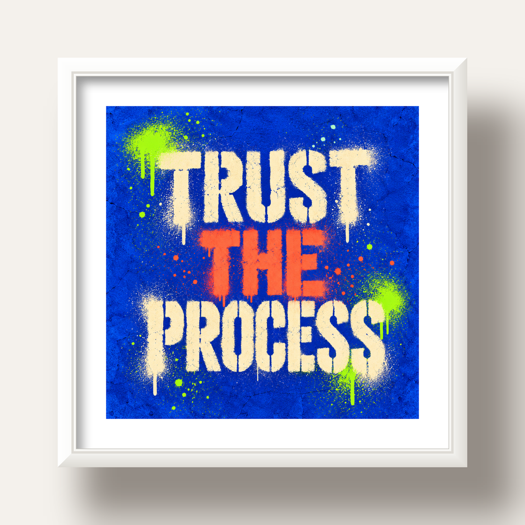 TRUST THE PROCESS Sözlü Graffiti Poster – Motive Edici Duvar Sanatı — beyaz derin çerçeveli paspartulu