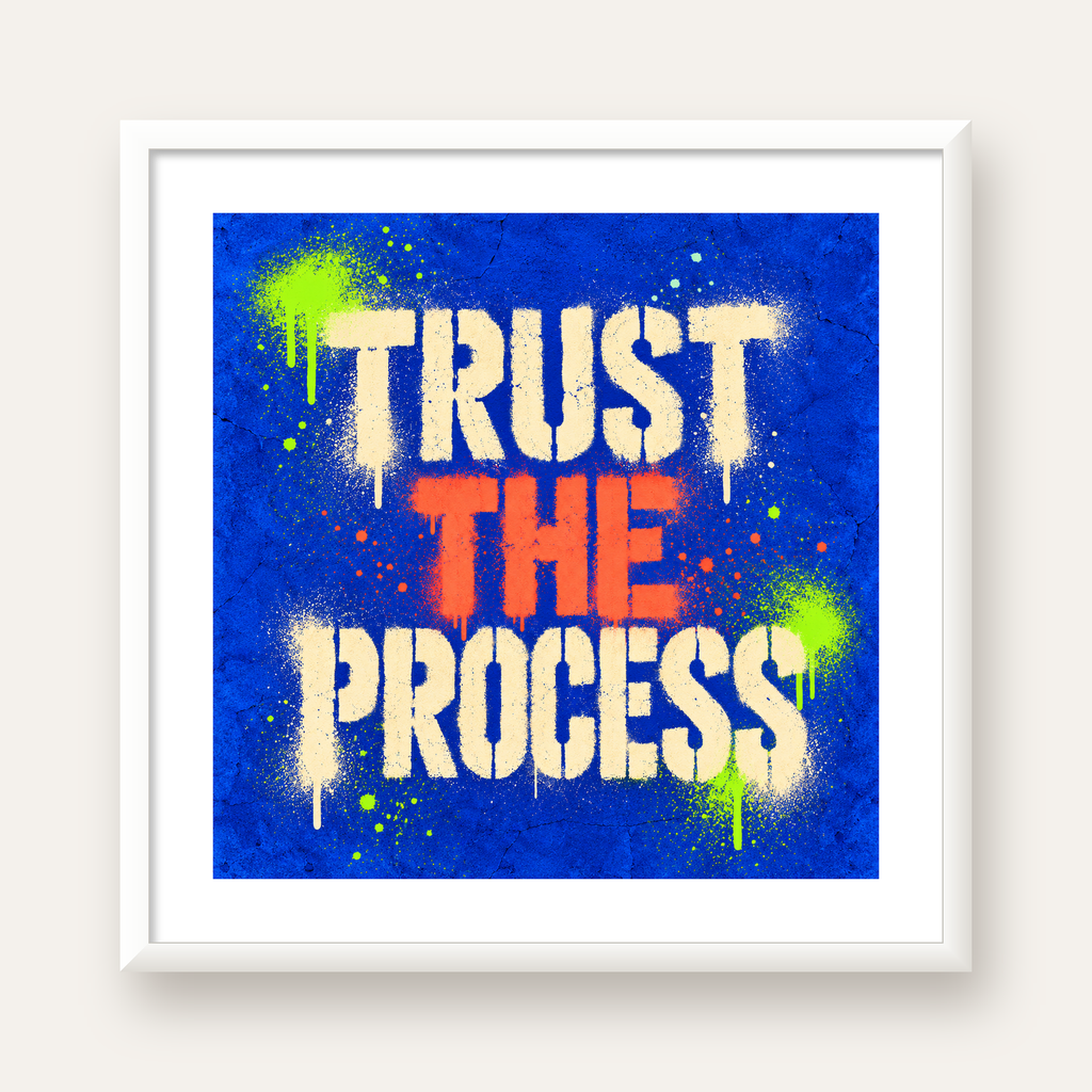 TRUST THE PROCESS Sözlü Graffiti Poster – Motive Edici Duvar Sanatı — beyaz çerçeveli kare poster