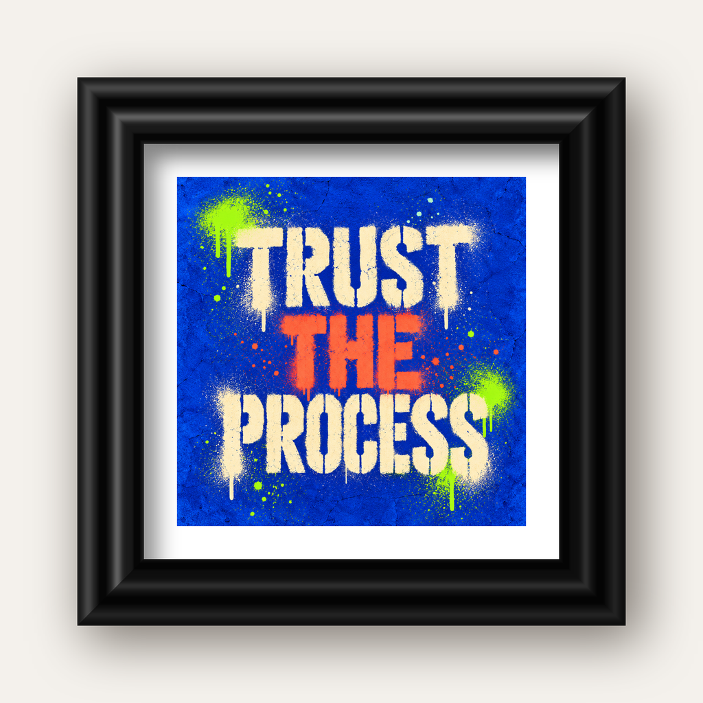 TRUST THE PROCESS Sözlü Graffiti Poster – Motive Edici Duvar Sanatı — siyah galeri çerçeveli paspartulu