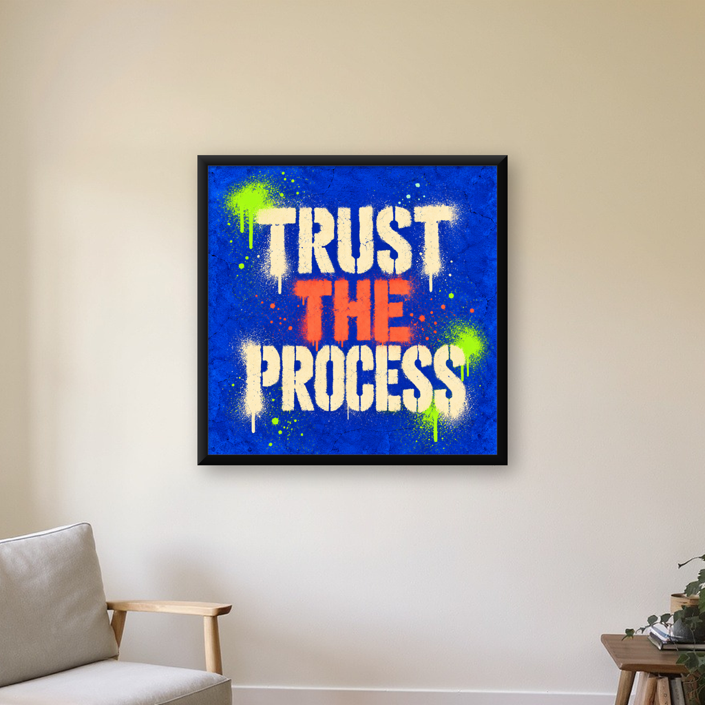 TRUST THE PROCESS Sözlü Graffiti Poster – Motive Edici Duvar Sanatı — Kare baskı, çerçeveli hâliyle bir ev duvarında