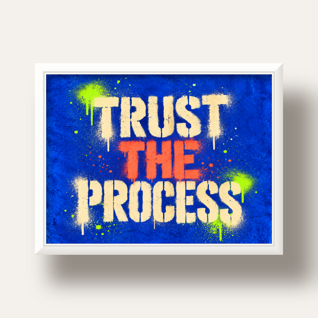 TRUST THE PROCESS Sözlü Graffiti Poster – Motive Edici Duvar Sanatı — beyaz derin çerçeveli