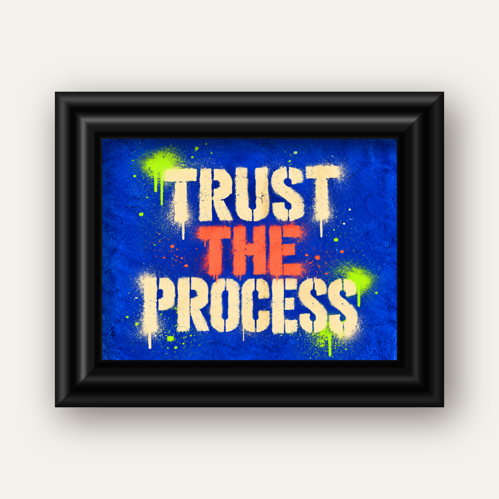 TRUST THE PROCESS Sözlü Graffiti Poster – Motive Edici Duvar Sanatı — siyah galeri çerçeveli