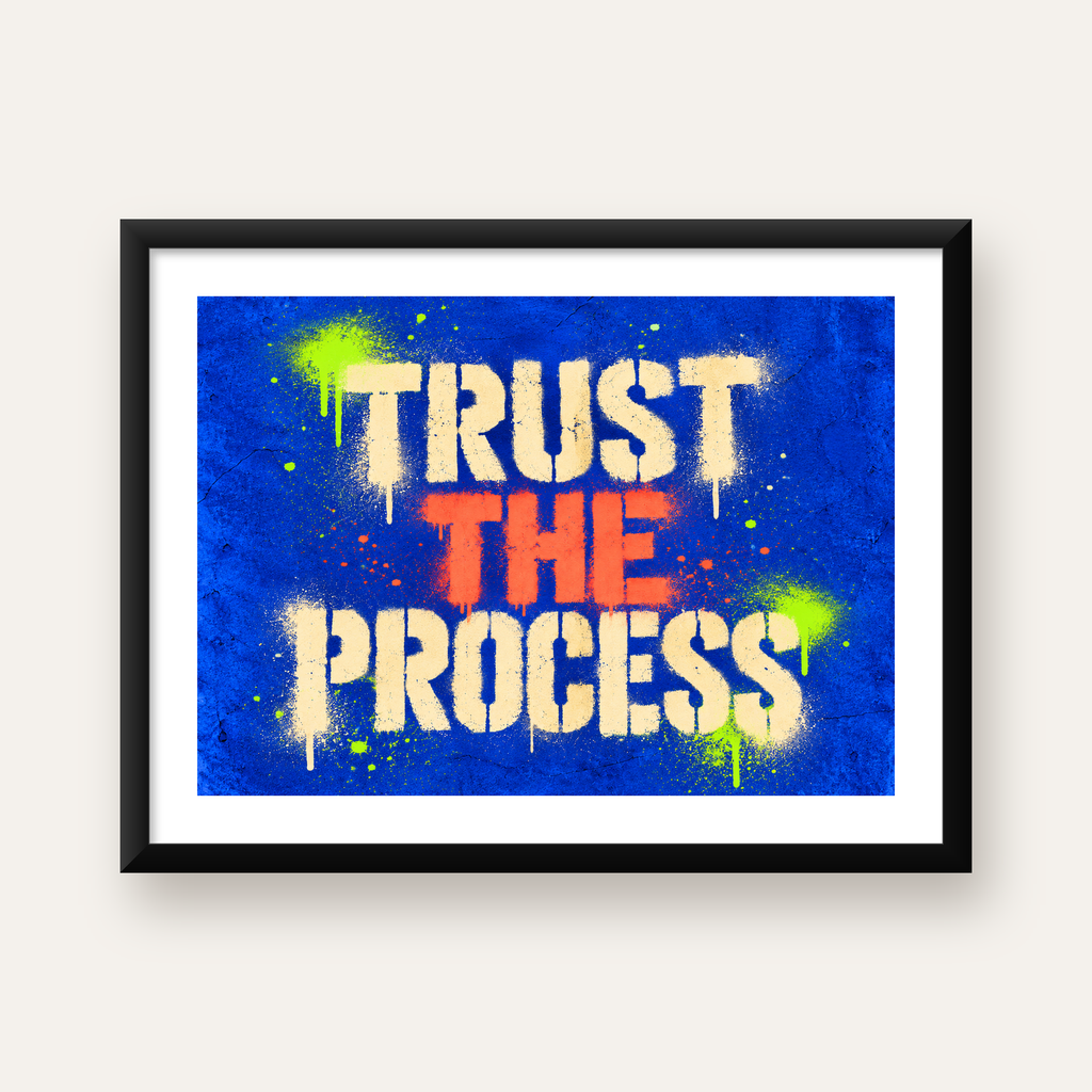 TRUST THE PROCESS Sözlü Graffiti Poster – Motive Edici Duvar Sanatı — Yatay baskı, beyaz kenar boşluklu
